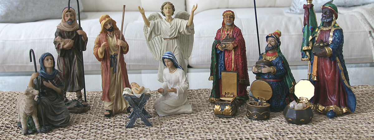 Three Easy Ways to Decorate a Nativity Scene