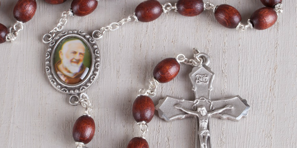 Why You Should Pray a Daily Rosary: 12 Famous Quotes from the Saints