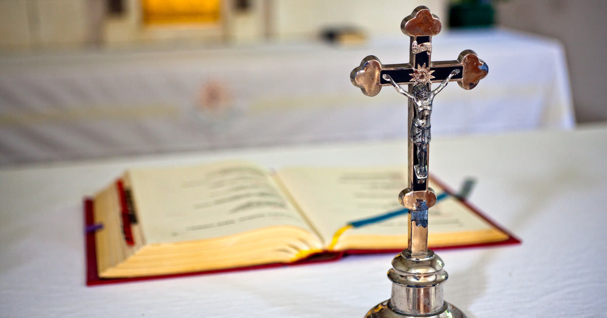 What’s the Difference Between a Cross and a Crucifix?