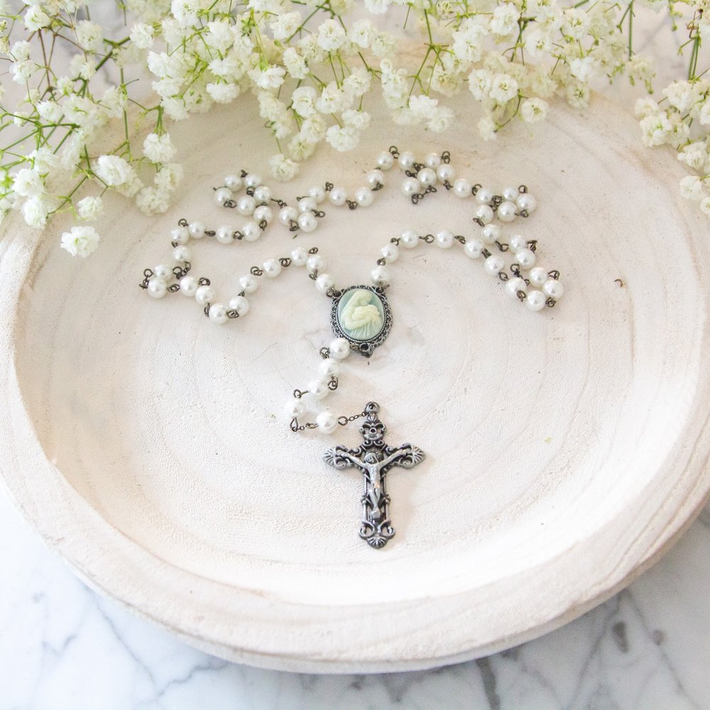 Mother's Kiss Cameo Rosary