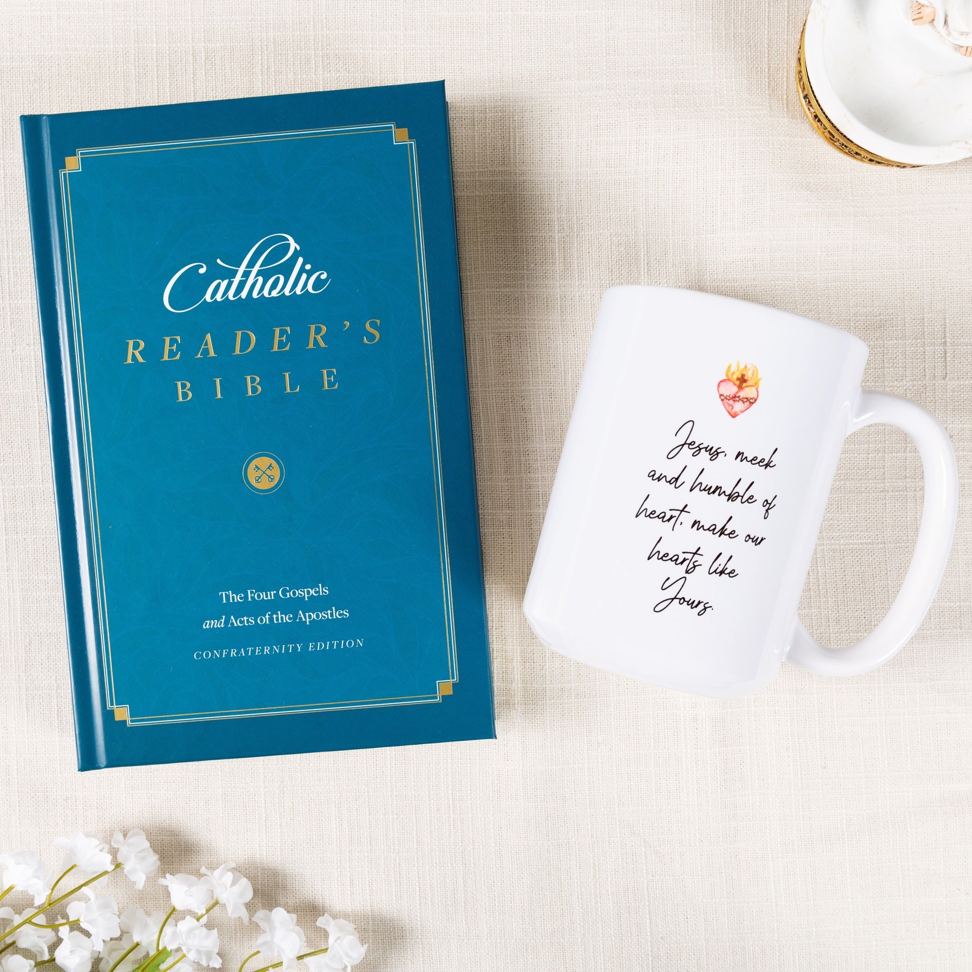 Catholic Reader's Bible: Gospels and Acts & Sacred Heart Mug (Gift Set)