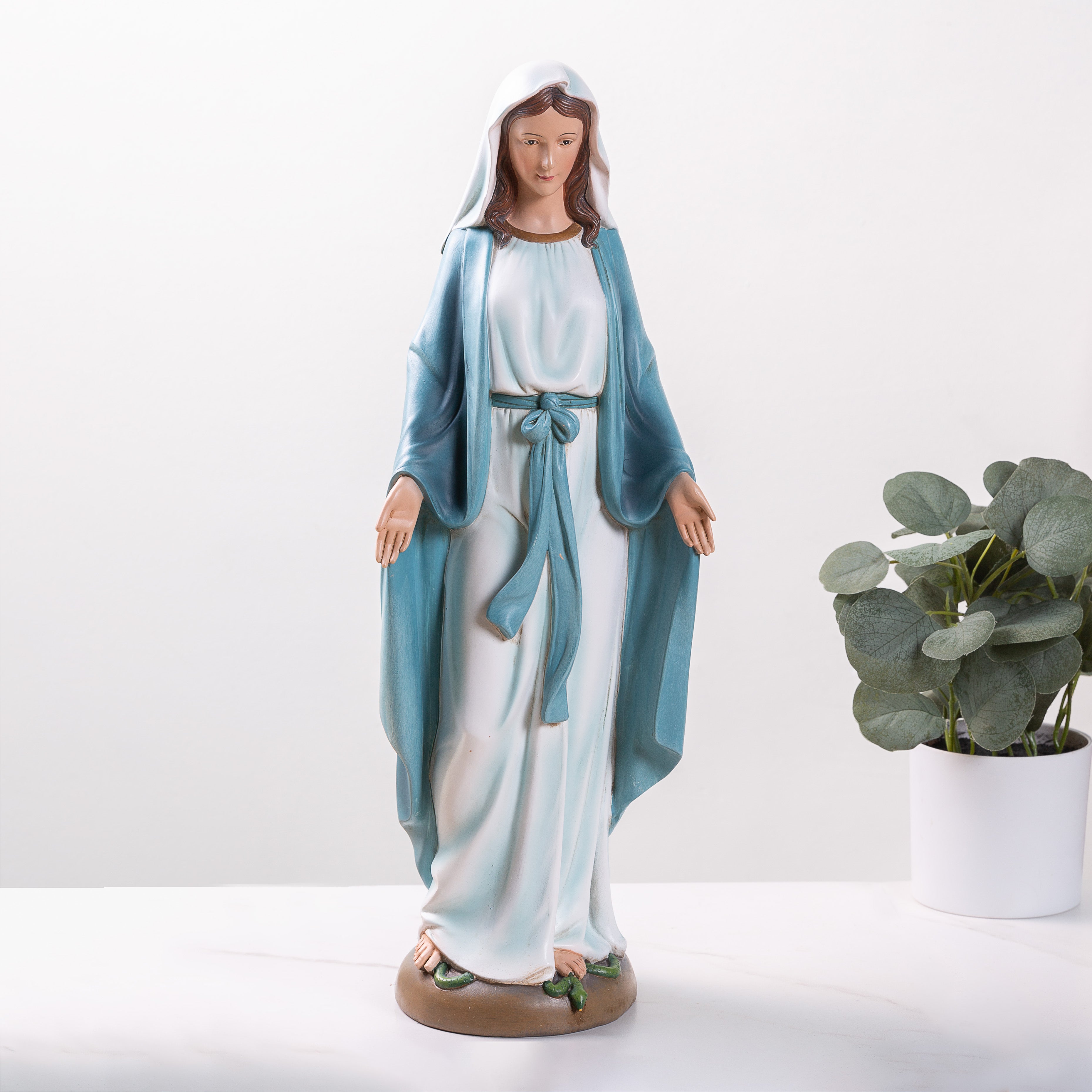 Classic Style Our Lady of Grace Statue
