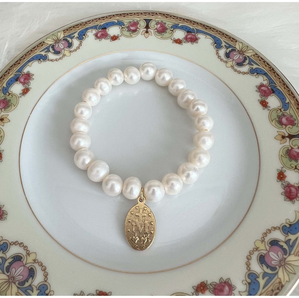 Freshwater Pearl & Gold Miraculous Medal Stretch Bracelet