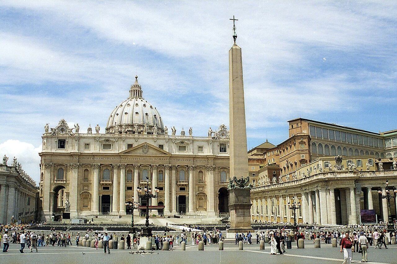 What feature of the Vatican was originally a symbol of Christian persecution?