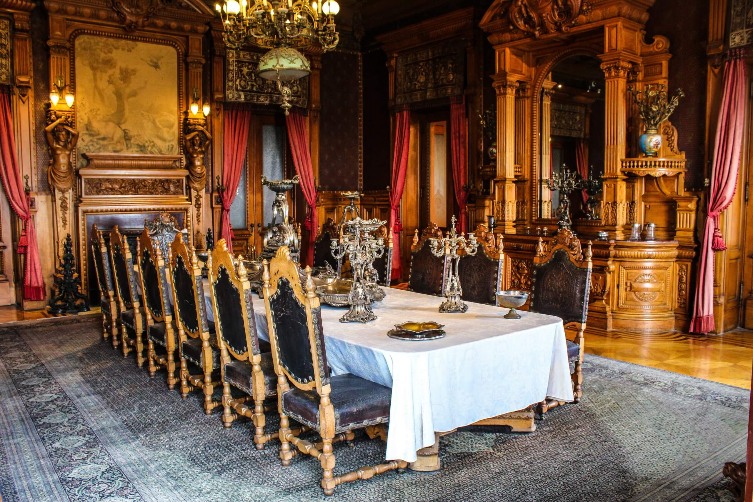 Who were King Louis IX’s 13 most important dinner guests?