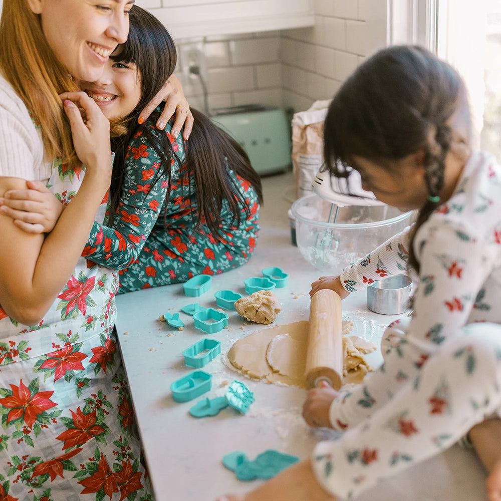 Shining Light Nativity Cookie Cutters & Stamps Set