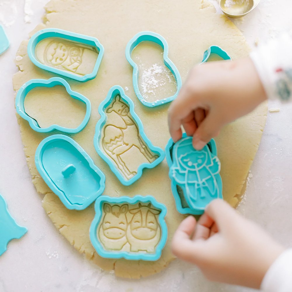 Shining Light Nativity Cookie Cutters & Stamps Set