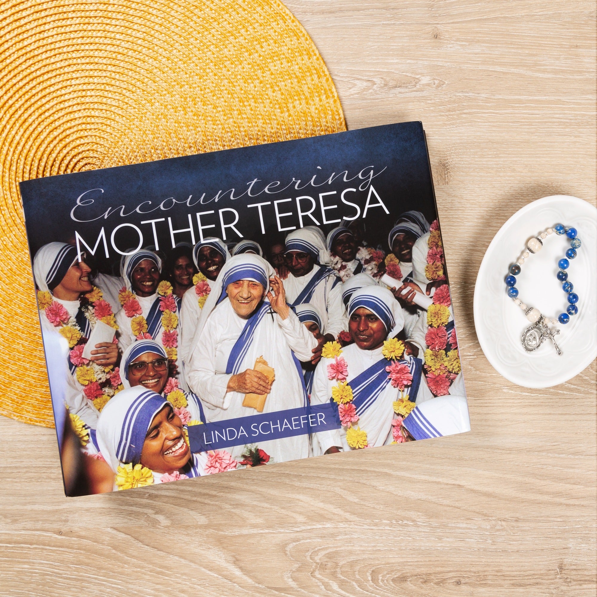 Encountering Mother Teresa & Mother Teresa Rosary Bracelet (Gift Set)