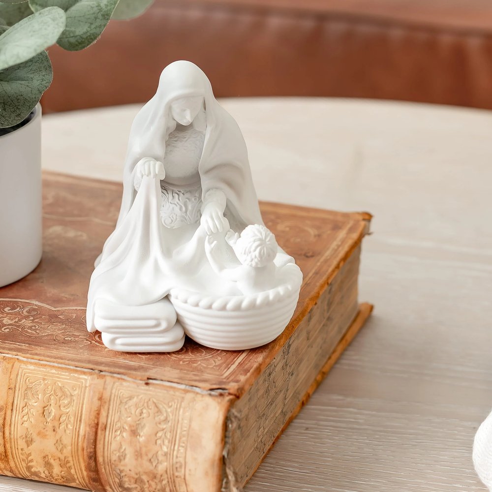 Laundry with Jesus Marian Statue - 6"