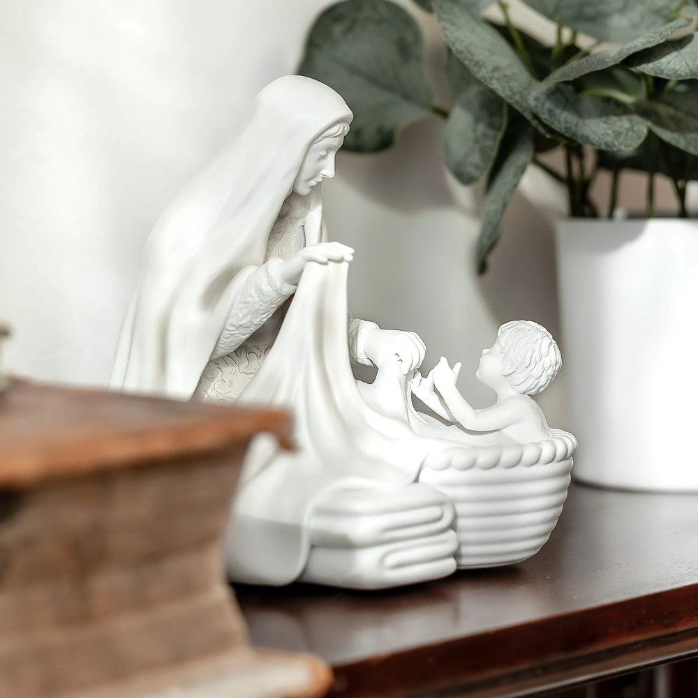 Laundry with Jesus Marian Statue - 6"