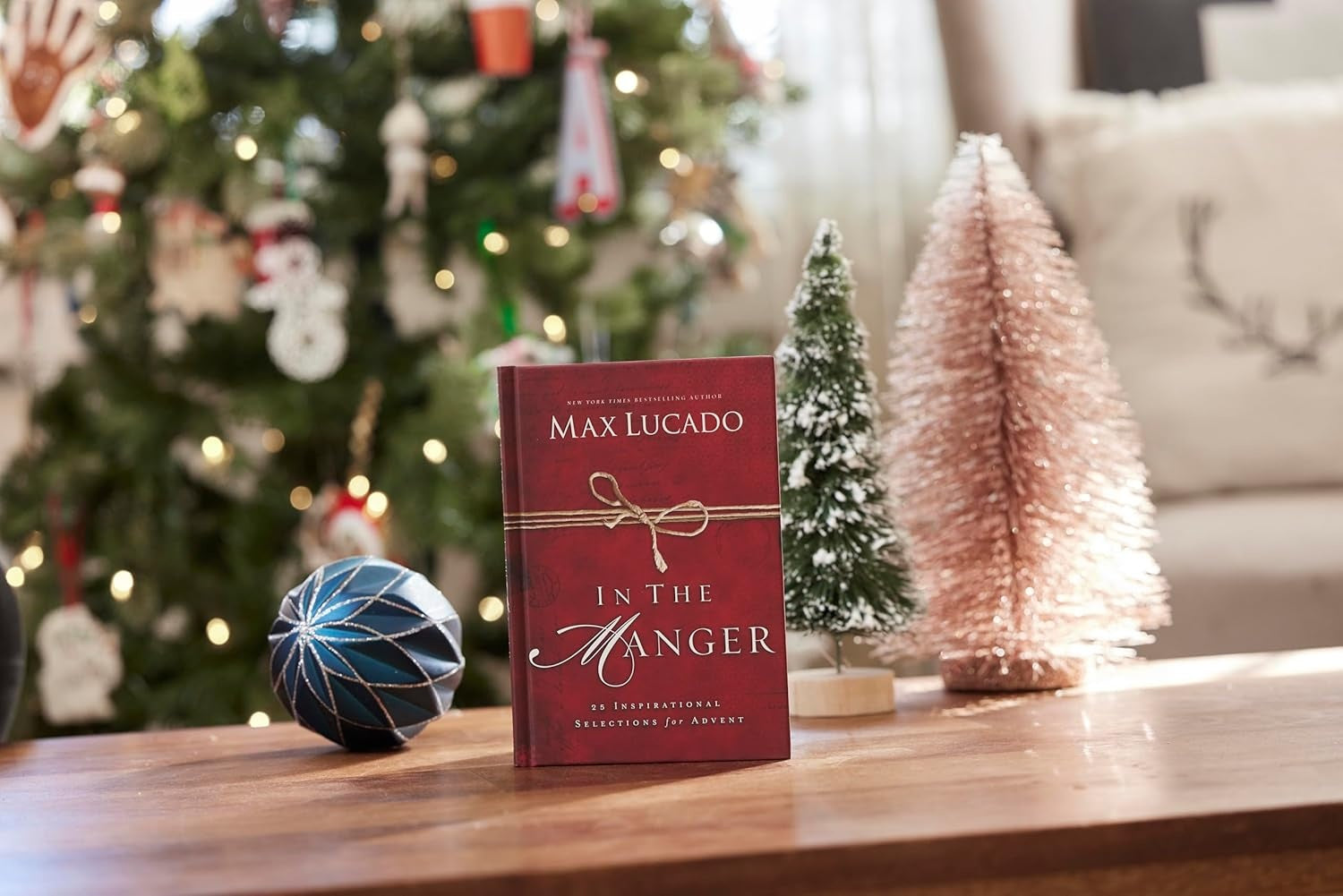 In the Manger: 25 Inspirational Selections for Advent - By Max Lucado