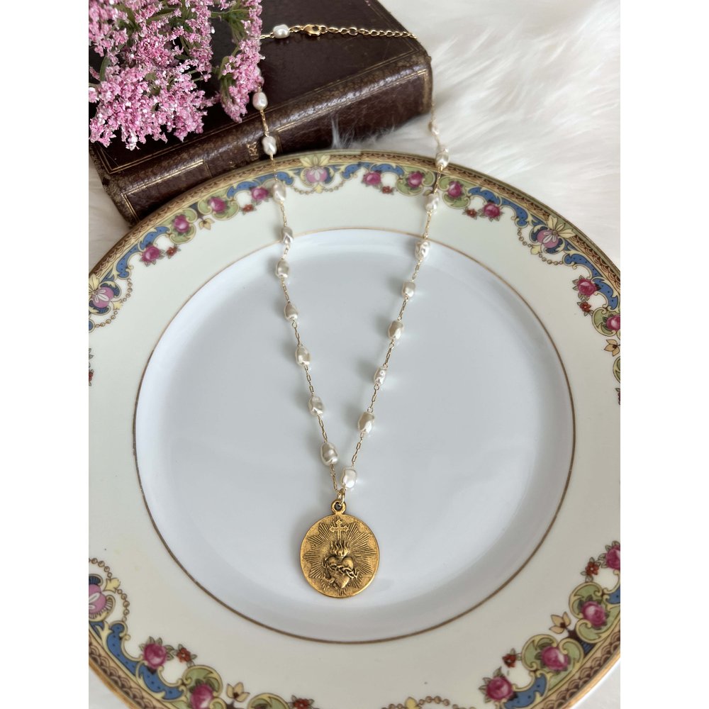 Freshwater Pearl Vintage Gold Sacred Heart Necklace
