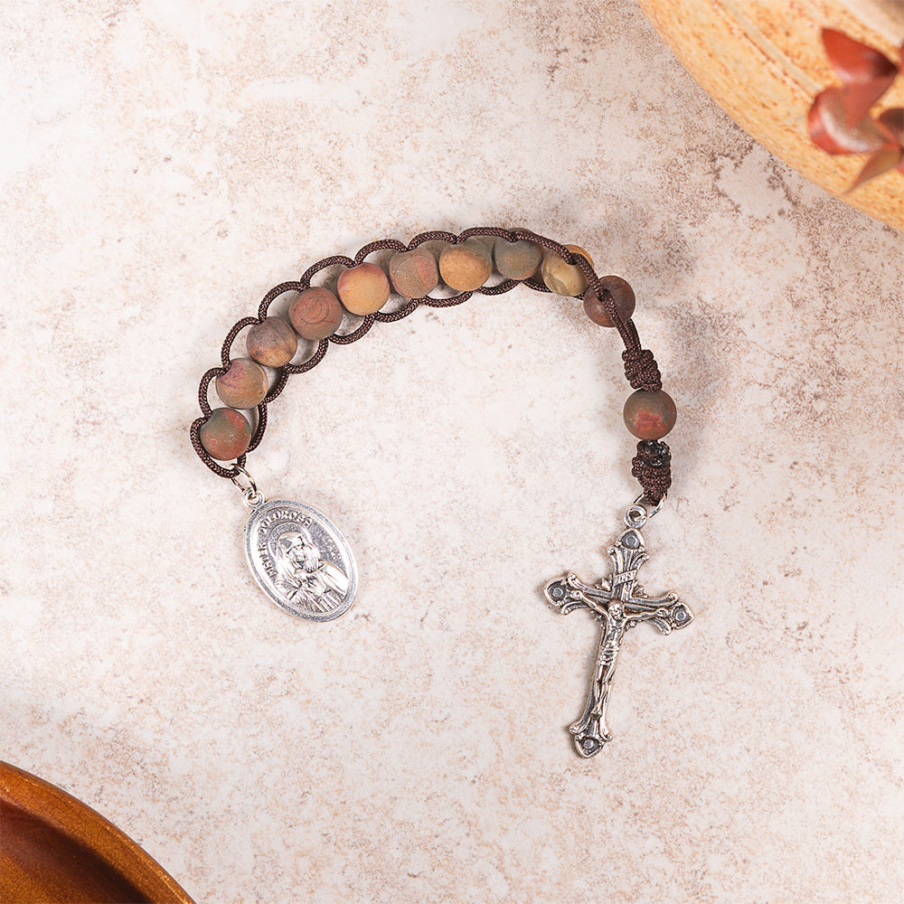Magnificat Lenten Companion & Ecce Homo Sacrifice Tenner Rosary (Gift Set)