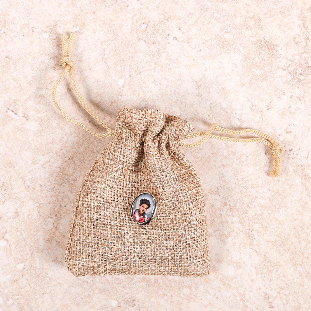 St. Carlo Acutis Sandalwood Rosary & Pin in Jute Bag