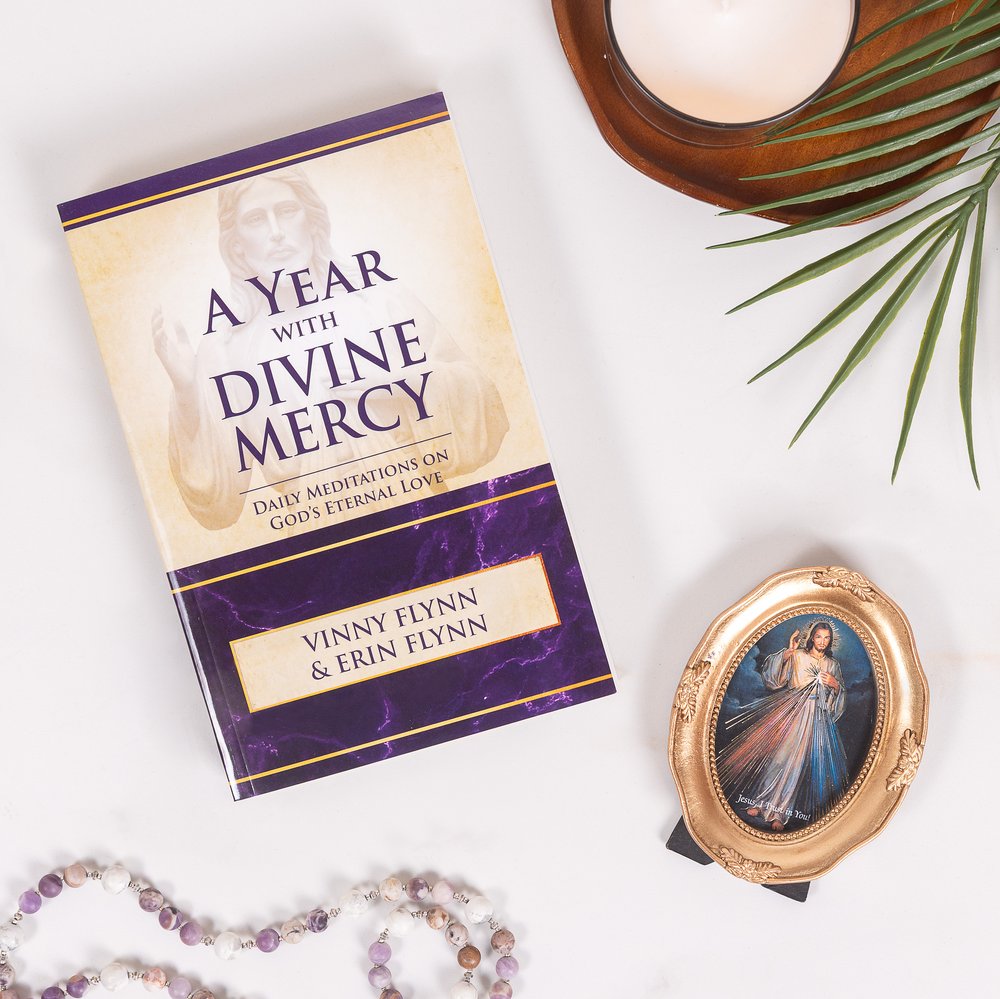 Year With Divine Mercy Book & Small Divine Mercy Print in Gold Oval Fr