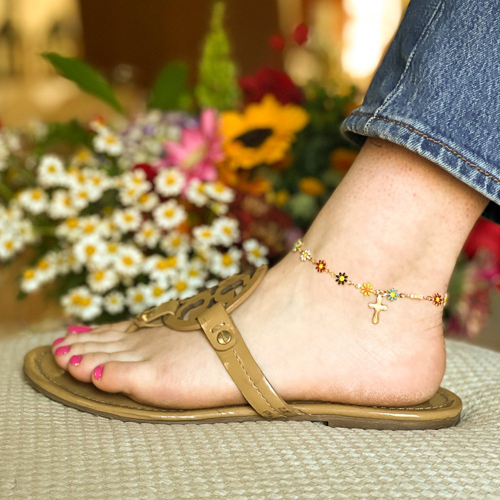 Daisy Chain Cross Anklet