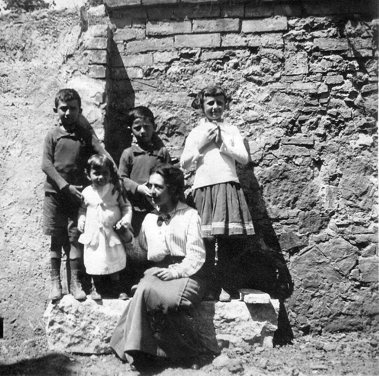 Bl. Maria Corsini Quattrocchi with her children